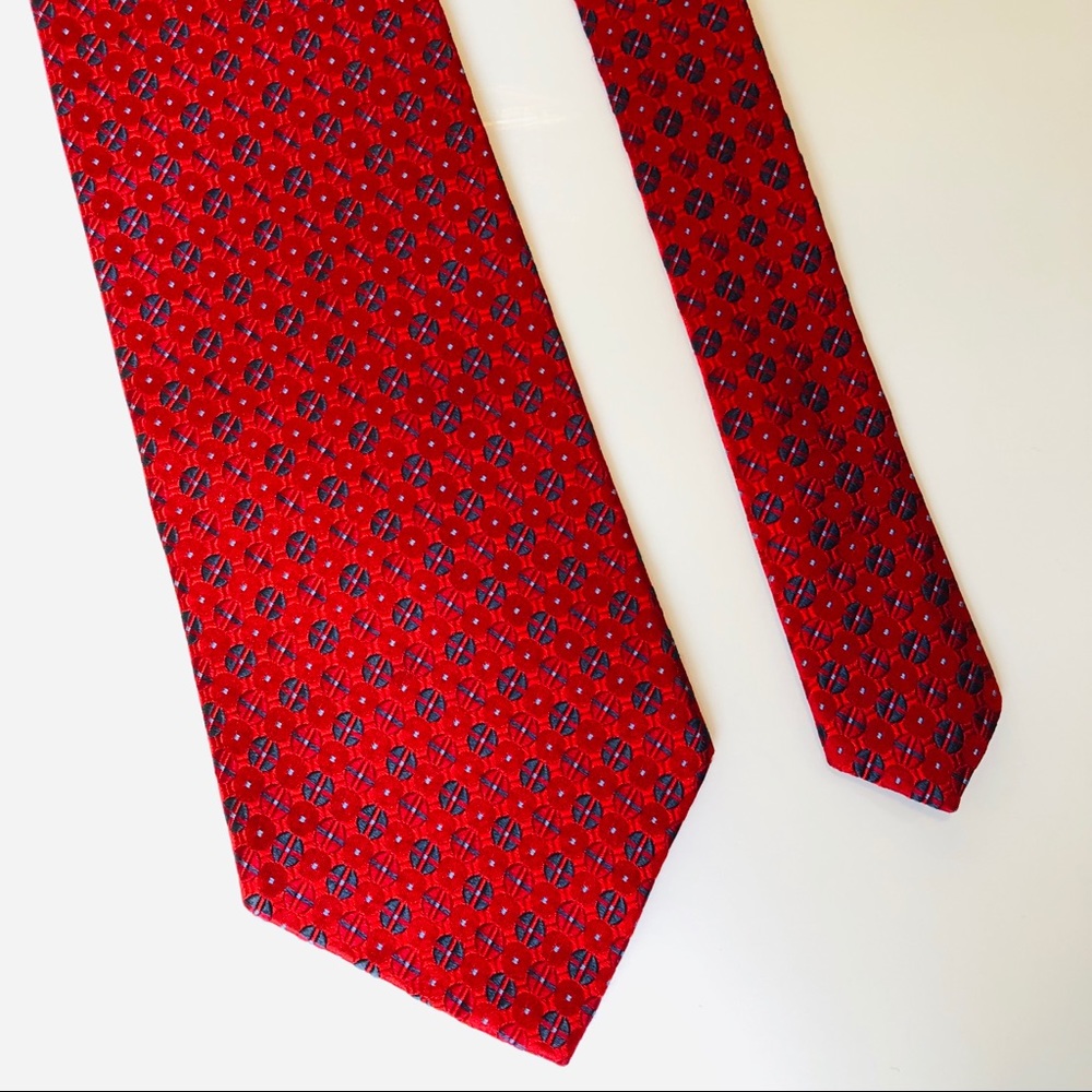 Jones New York Men’s silk tie in Red and Navy Geo